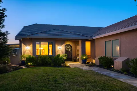 Exterior - 836 Coggins St, Redding, CA 96003 photo 3 of 29