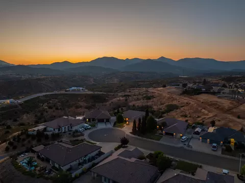 View/Area - 836 Coggins St, Redding, CA 96003 photo 12 of 12
