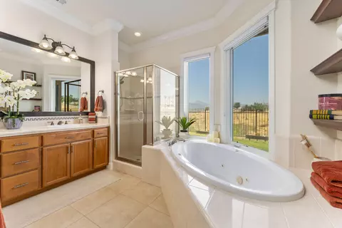 Bath - 836 Coggins St, Redding, CA 96003 photo 1 of 4