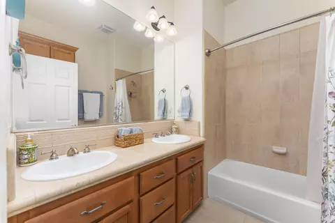 Bath - 836 Coggins St, Redding, CA 96003 photo 3 of 4