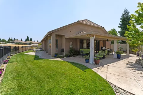 Exterior - 836 Coggins St, Redding, CA 96003 photo 13 of 29