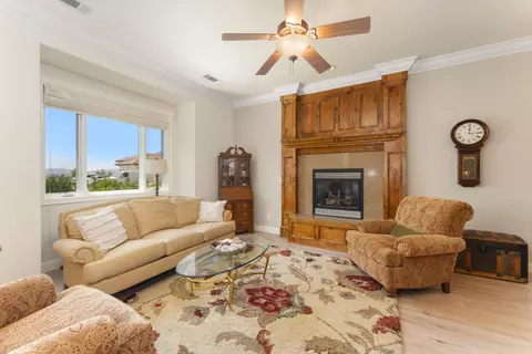 Living - 836 Coggins St, Redding, CA 96003 photo 1 of 6