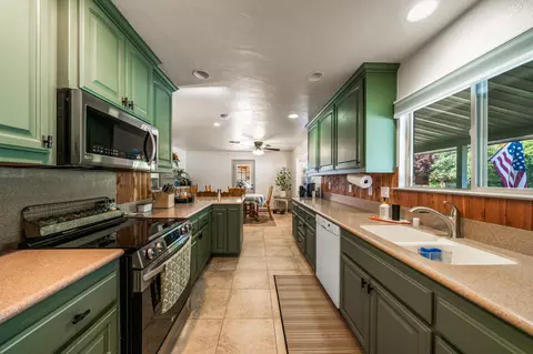 Kitchen - 4529 Alta Mesa Dr, Redding, CA 96002 photo 1 of 4