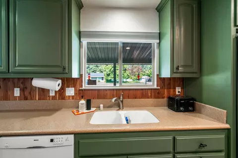 Kitchen - 4529 Alta Mesa Dr, Redding, CA 96002 photo 2 of 4