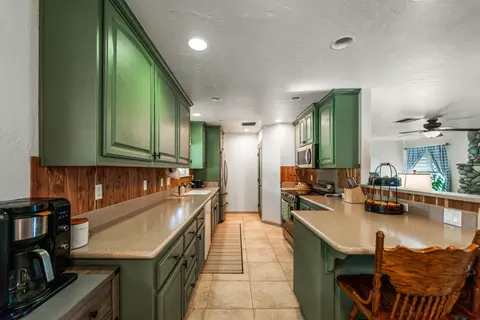 Kitchen - 4529 Alta Mesa Dr, Redding, CA 96002 photo 3 of 4