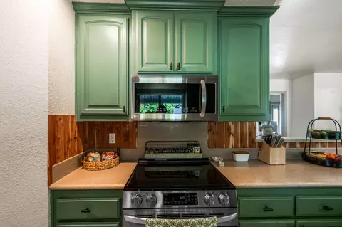 Kitchen - 4529 Alta Mesa Dr, Redding, CA 96002 photo 4 of 4