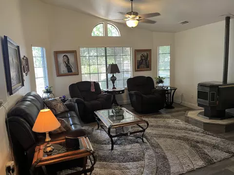 1962 Wineberry Path, Redding, CA 96003