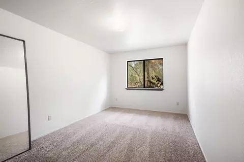 Bedroom - 21115 Oak Knoll Rd, Redding, CA 96003 photo 5 of 6