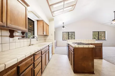 Kitchen - 21115 Oak Knoll Rd, Redding, CA 96003 photo 2 of 2