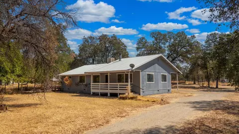 21115 Oak Knoll Rd, Redding, CA 96003