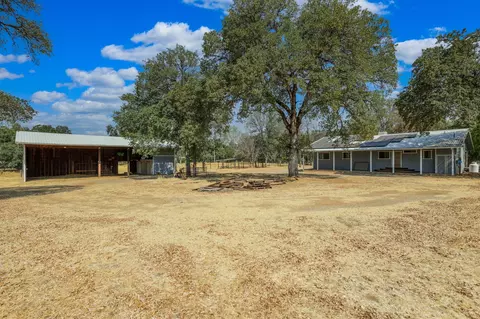 Exterior - 21115 Oak Knoll Rd, Redding, CA 96003 photo 4 of 5