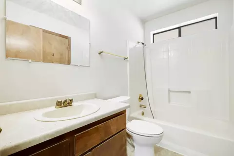 Bath - 21115 Oak Knoll Rd, Redding, CA 96003 photo 2 of 2