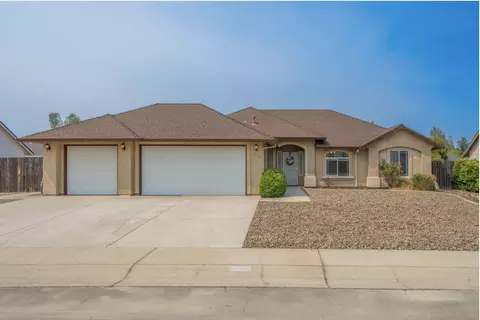 2614 Queens Way, Redding, CA 96001
