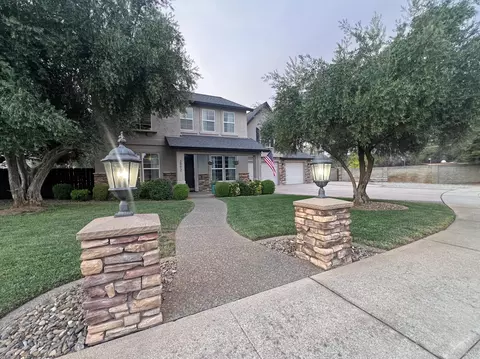 2992 Blue Horizon Dr, Redding, CA 96002