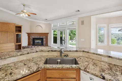 Kitchen - 2286 Allegheny Ct, Redding, CA 96001 photo 2 of 6