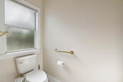 Bath - 2286 Allegheny Ct, Redding, CA 96001 photo 4 of 7