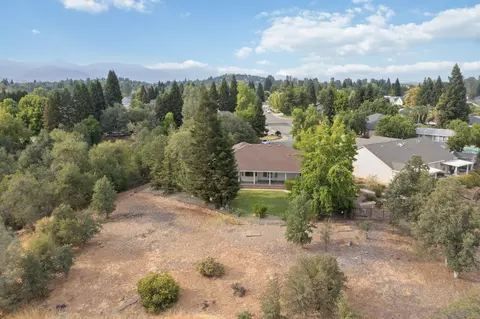 View/Area - 2286 Allegheny Ct, Redding, CA 96001 photo 9 of 12
