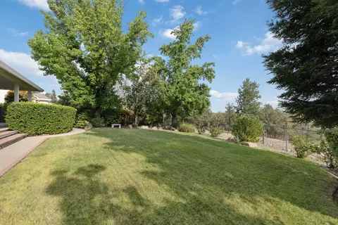 Exterior - 2286 Allegheny Ct, Redding, CA 96001 photo 15 of 20