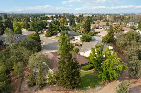 View/Area - 2286 Allegheny Ct, Redding, CA 96001 photo 11 of 12