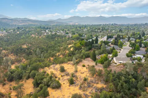 View/Area - 2286 Allegheny Ct, Redding, CA 96001 photo 8 of 12