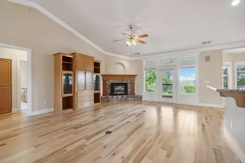 Living - 2286 Allegheny Ct, Redding, CA 96001 photo 3 of 8