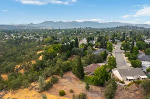 View/Area - 2286 Allegheny Ct, Redding, CA 96001 photo 6 of 12