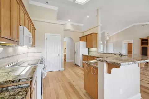 Kitchen - 2286 Allegheny Ct, Redding, CA 96001 photo 3 of 6
