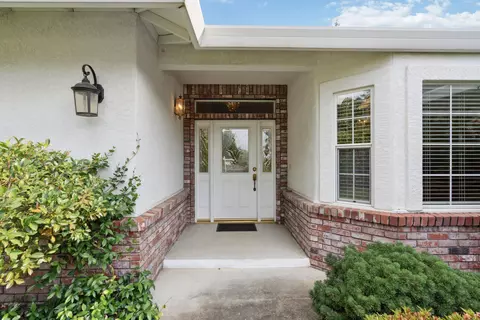 Entry Way - 2286 Allegheny Ct, Redding, CA 96001 photo 1 of 2