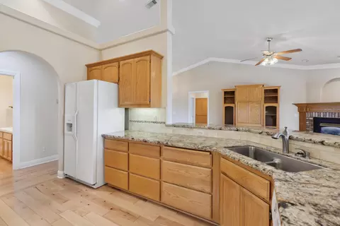 Kitchen - 2286 Allegheny Ct, Redding, CA 96001 photo 6 of 6
