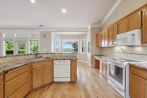 Kitchen - 2286 Allegheny Ct, Redding, CA 96001 photo 5 of 6