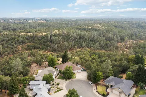 View/Area - 2286 Allegheny Ct, Redding, CA 96001 photo 3 of 12