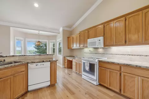 Kitchen - 2286 Allegheny Ct, Redding, CA 96001 photo 4 of 6