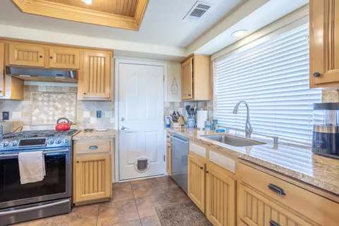 700 Covey Ct, Redding, CA 96002 photo 8