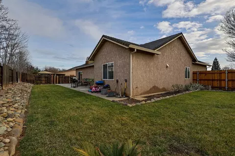 Exterior - 2050 Greystone Ct, Red Bluff, CA 96080 photo 5 of 10