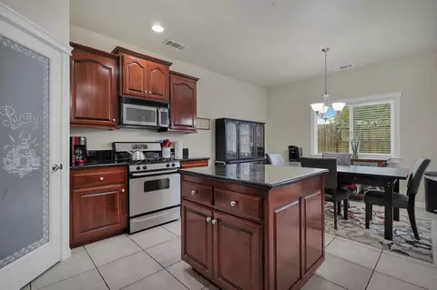 Kitchen - 2050 Greystone Ct, Red Bluff, CA 96080 photo 3 of 3