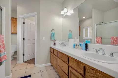 Bath - 2050 Greystone Ct, Red Bluff, CA 96080 photo 2 of 2