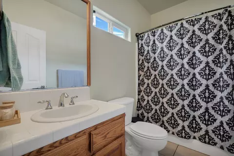 Bath - 2050 Greystone Ct, Red Bluff, CA 96080 photo 1 of 2