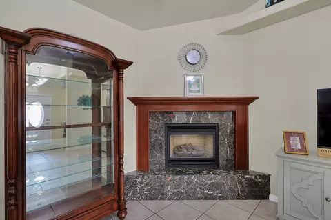 Living - 2050 Greystone Ct, Red Bluff, CA 96080 photo 2 of 7