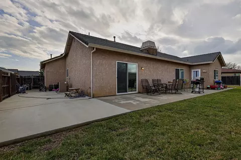 Exterior - 2050 Greystone Ct, Red Bluff, CA 96080 photo 2 of 10