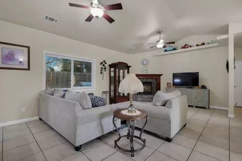 Living - 2050 Greystone Ct, Red Bluff, CA 96080 photo 4 of 7