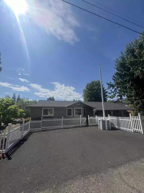11 Bennett Rd, Weaverville, CA 96093