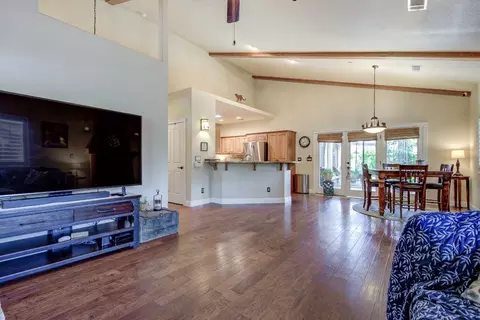 3641 Sacramento Dr, Redding, CA 96001 photo 7