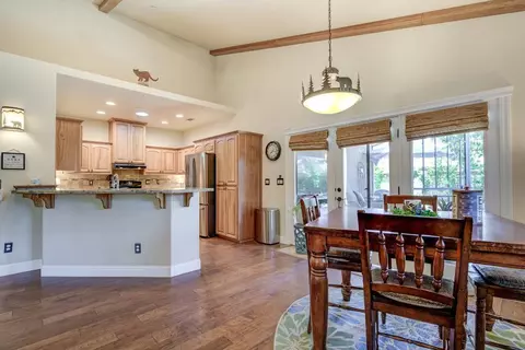 3641 Sacramento Dr, Redding, CA 96001 photo 8