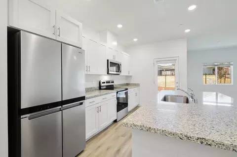Kitchen - 2655 Gates Head Way, Redding, CA 96003 photo 2 of 3
