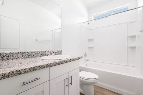 Bath - 2655 Gates Head Way, Redding, CA 96003 photo 3 of 3
