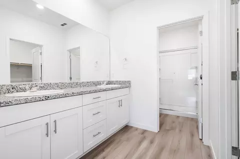 Bath - 2655 Gates Head Way, Redding, CA 96003 photo 1 of 3