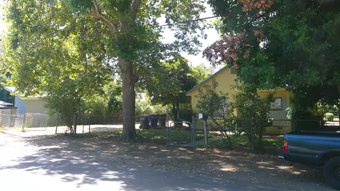 363 Hamilton St, Redding, CA 96001 photo 2
