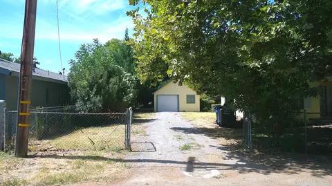 363 Hamilton St, Redding, CA 96001 photo 4