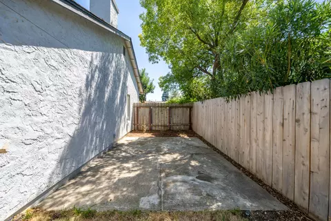 Exterior - 618 Alamine Dr, Redding, CA 96003 photo 7 of 27