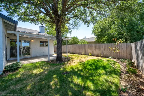Exterior - 618 Alamine Dr, Redding, CA 96003 photo 14 of 27